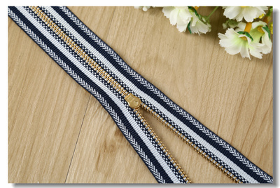 廠家直銷 條紋圖案編織款金屬拉鏈 拉鏈條 服裝輔料_ 義烏市紫紅拉鏈_ 義烏國際商貿城四區(qū)_義烏購